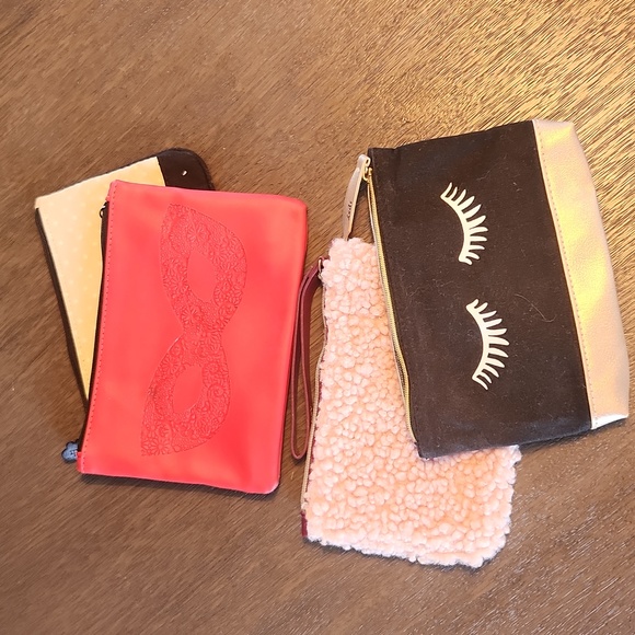 Lot of 4 ipsy bags - Picture 2 of 2